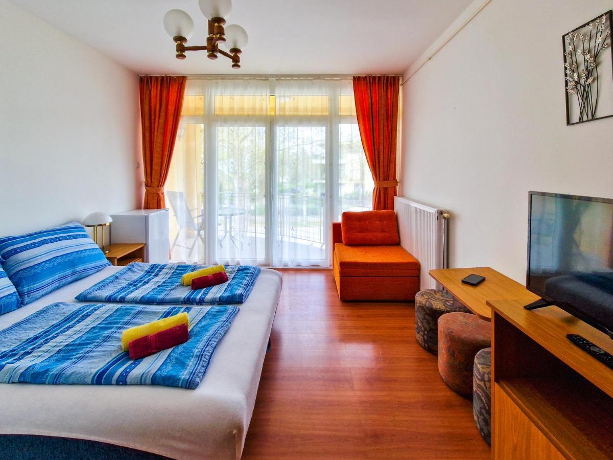 Weinberger Vendégház Zamárdi Esterno foto