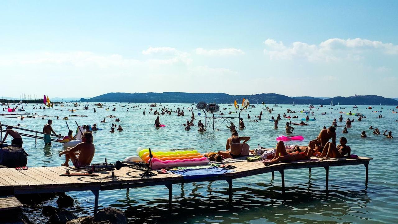 Weinberger Vendégház Zamárdi Esterno foto